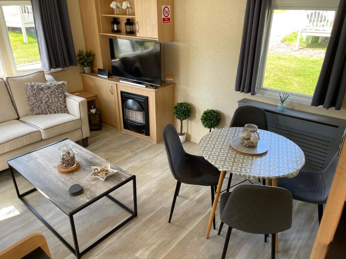Percy Wood Lodge With Hot Tub Near Alnwick Swarland 외부 사진